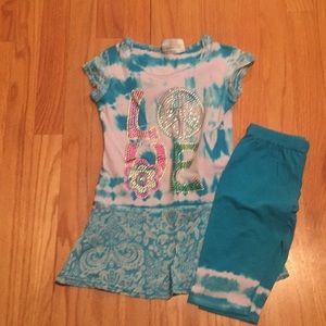 Kash ten shirt and short leggings